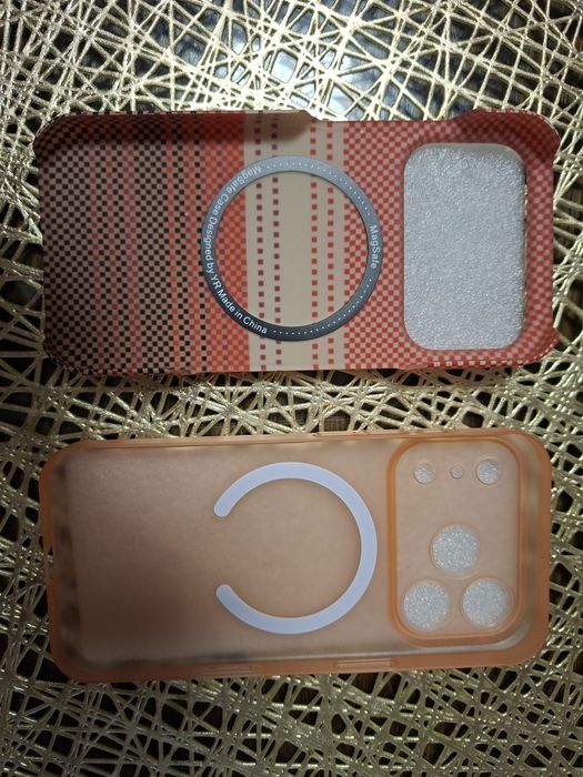Vând Huse Iphone 17 Pro, 16 Pro, Apple Watch