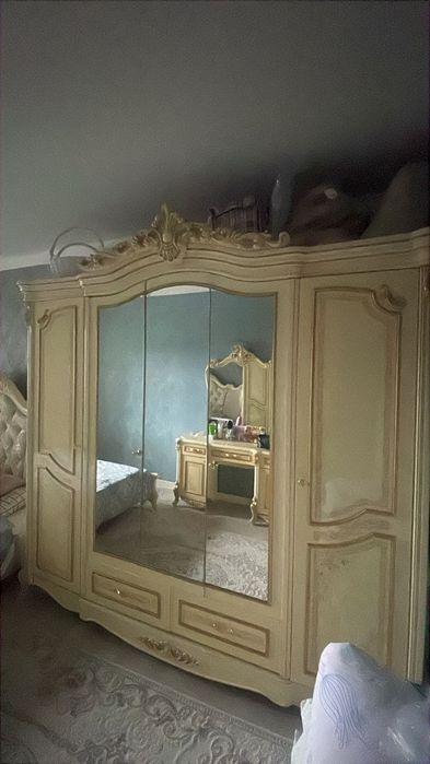Спальный гарнитур