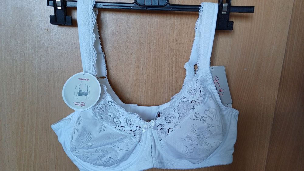 БЯЛ сутиен  Triumph 90 B НОВ