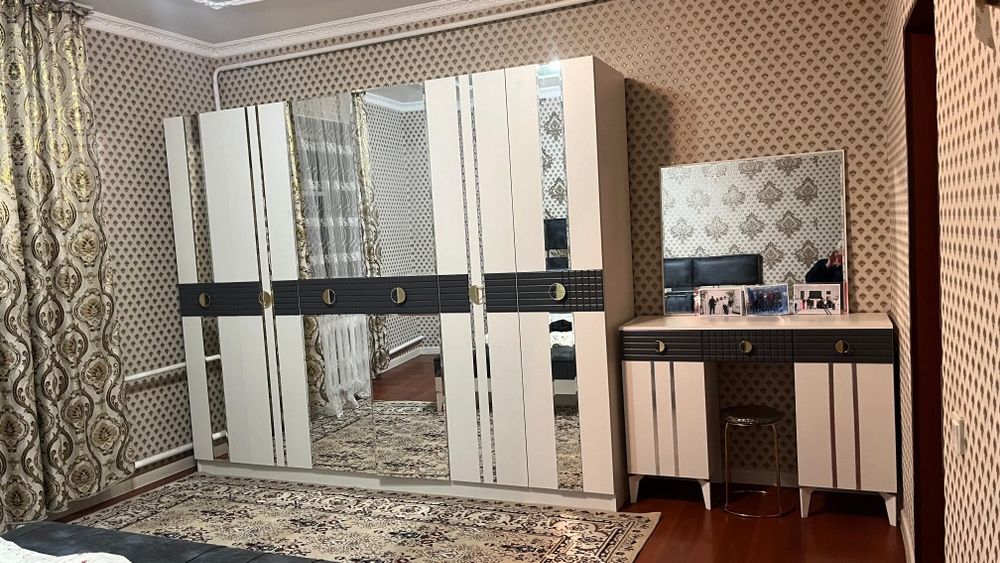 Спальный гарнитур