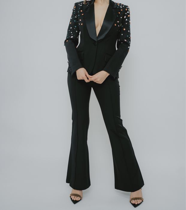 Costum elegant cu pietre alb/negru