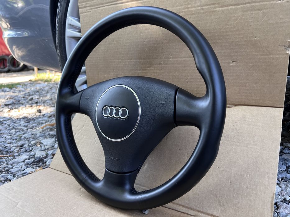 Audi a3 8p перфектен волан като чисто нов.