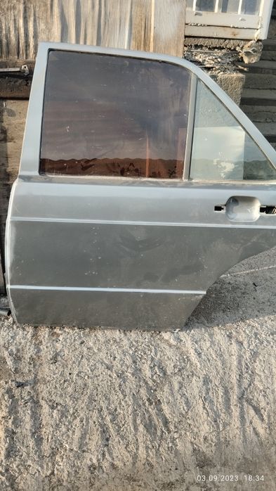 Дверь левая мерс 190 продам.