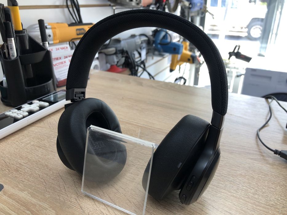 наушники JBL  live 660NC а 4