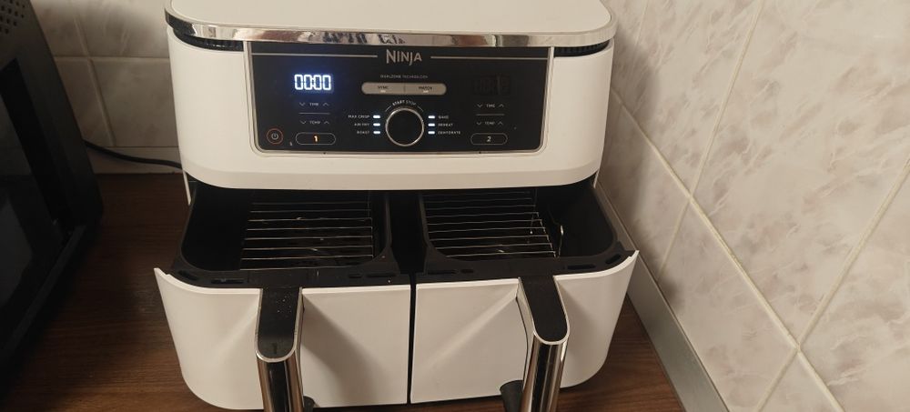 Friteuza cu aer cald Ninja AF400EUWH, 2470W, 9.5L, 6 programe de gatit,