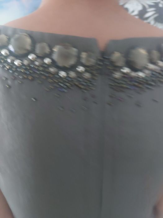 Дамска рокля,отговаря на размер м,много интересна,нашити камъни,от  me