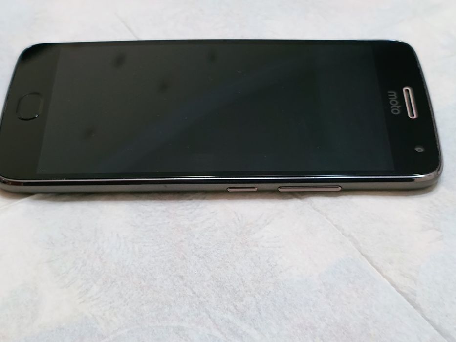 Motorola G5 Plus 3/32гб , 12 мп камера / 8 ядрен