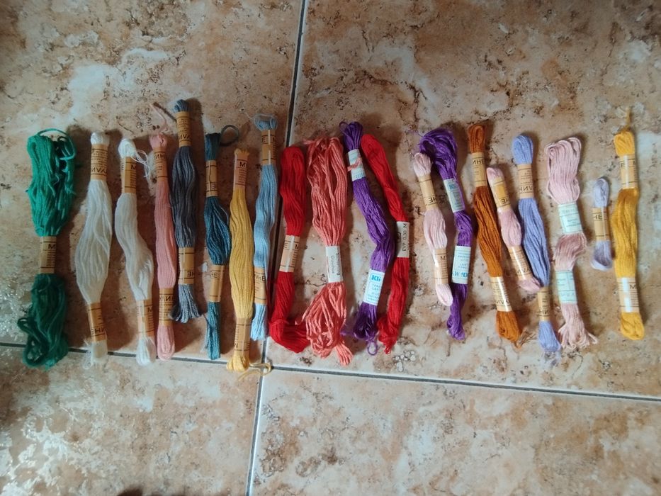 конци,макари цветове 2лв,голяма шишарка