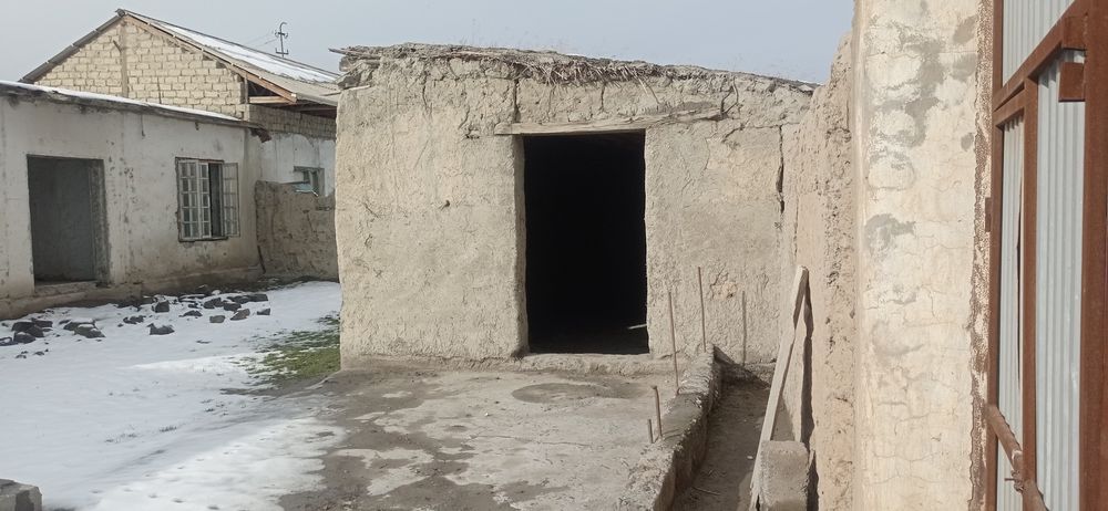 Uy joy sotiladi 5 sutiq oĝil ayvon tandir xona  xonalar  6ta xonalik