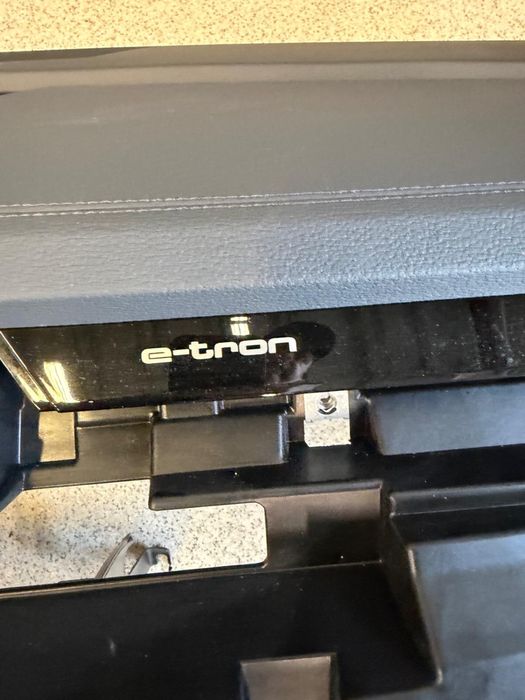 Plansa bord audi Q8 e-tron