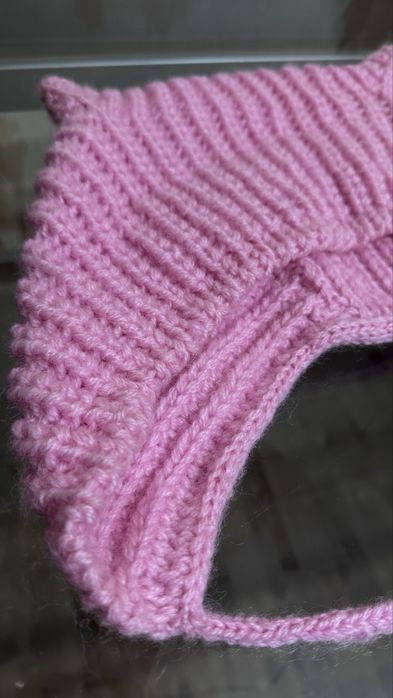 Вязанная женская шапочка