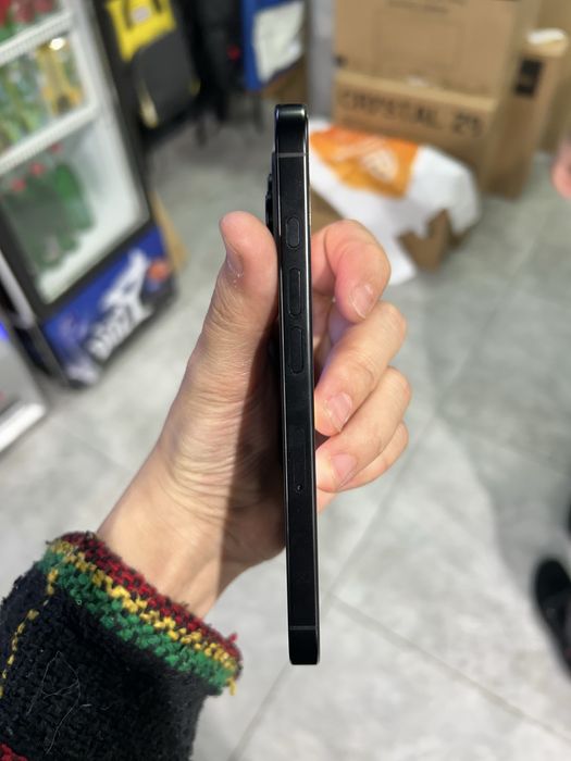 Iphone 16 pro 256 black titanium