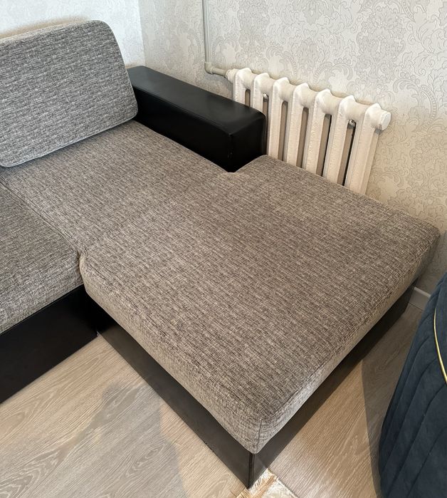 Диван с 3 подушками