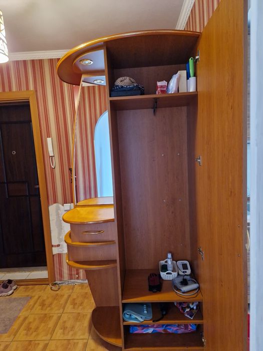 Продам шкаф в прихожую