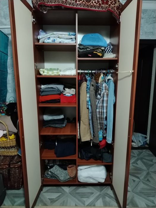 Недорого, качественный гарнитур (мебель)