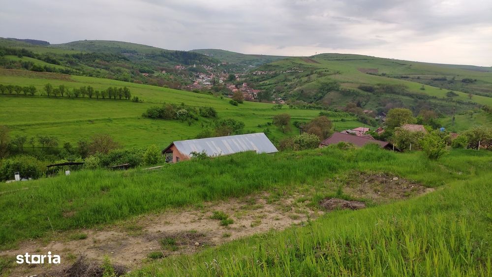 Teren de vânzare cu acces asfaltat și utilități