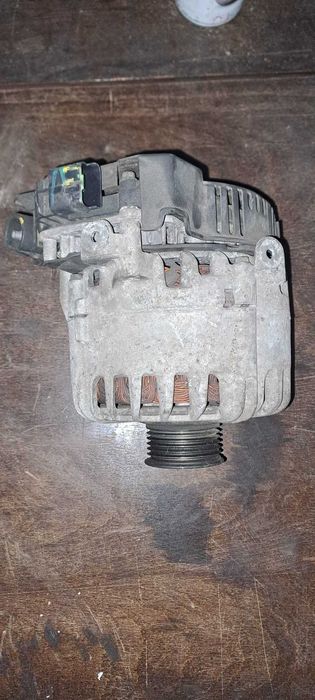 Alternator 1.6 HDI 180 A cu start - stop compatibil cu Peugeot 508 ,C5
