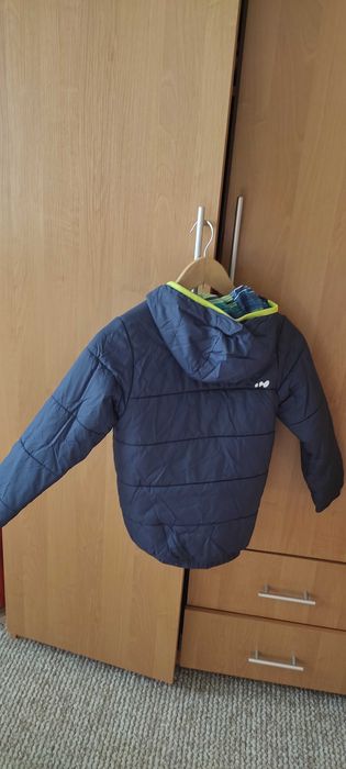 Продам детскую куртку