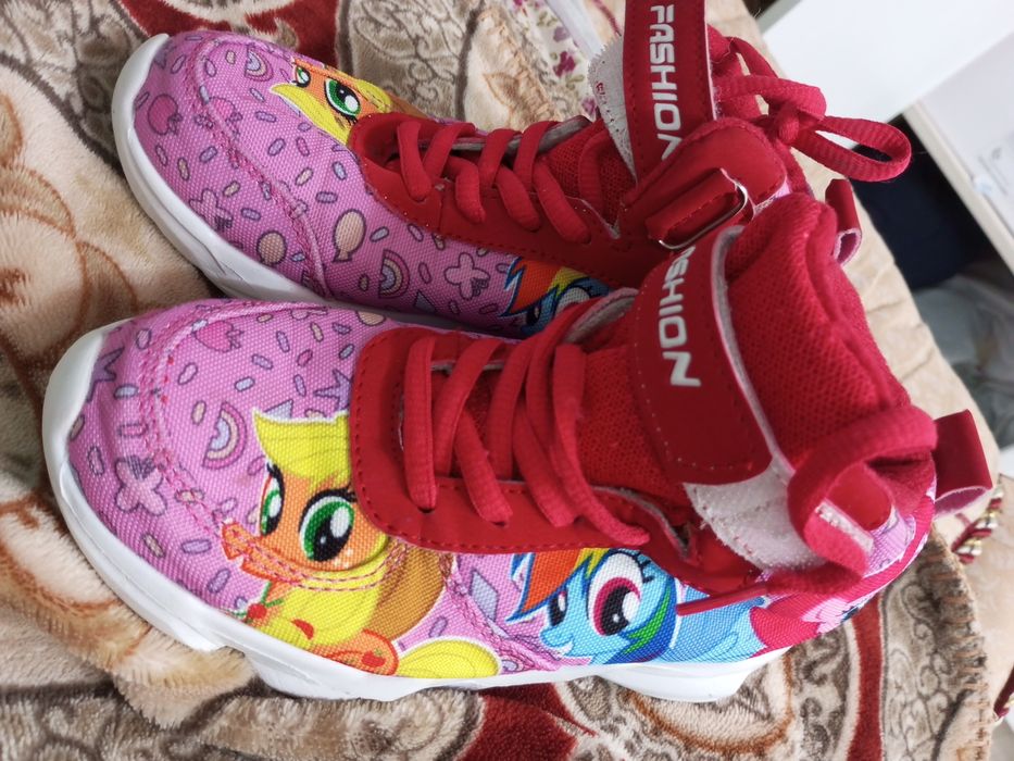 Босоножки и кроссовки