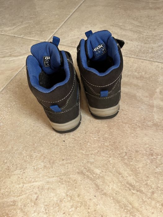 Продам демисезон ботинки Geox 22 р