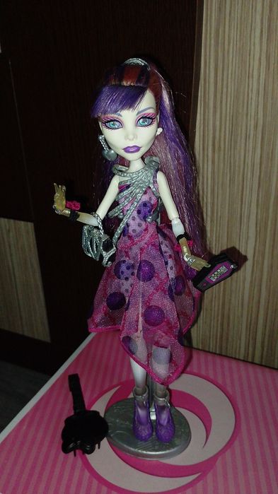 Păpușa Monster High Spectra Vondergeist G1 2010
