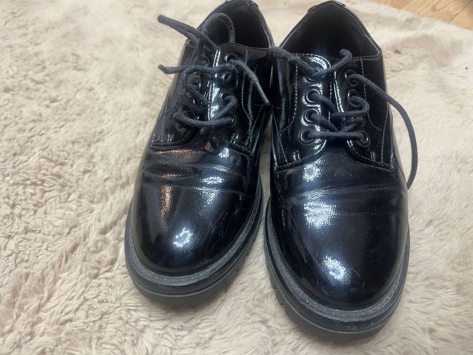 Лоферы лакированные