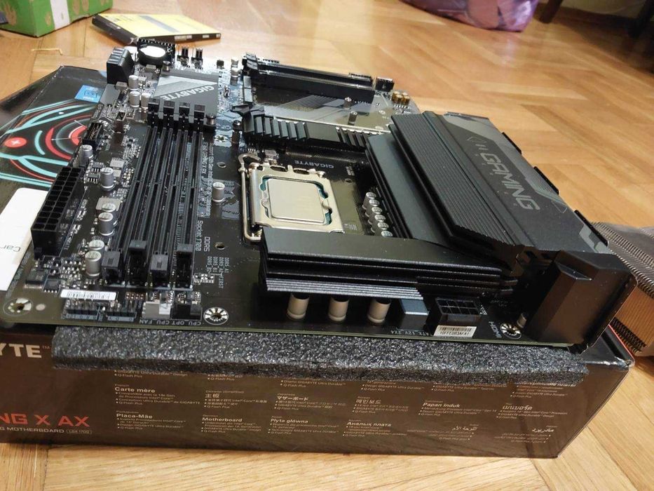 Intel Core i5 12600K + Gigabyte B760 Gaming X AX Wi-Fi DDR5