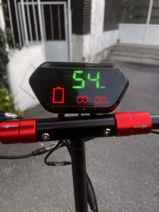 Vand trotineta jrh t16 noua inca in garantie luata acum 1 luna jumate