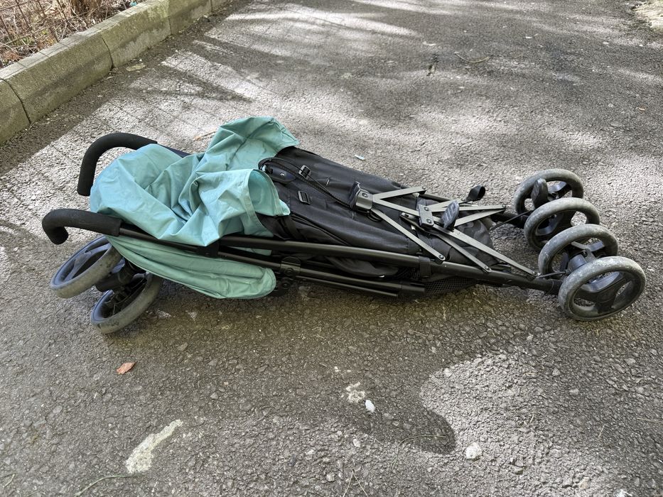 Carucior tip umbrela Graco Travellite negru