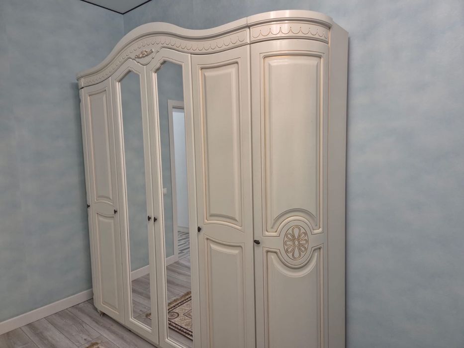 Продам спальный гарнитур