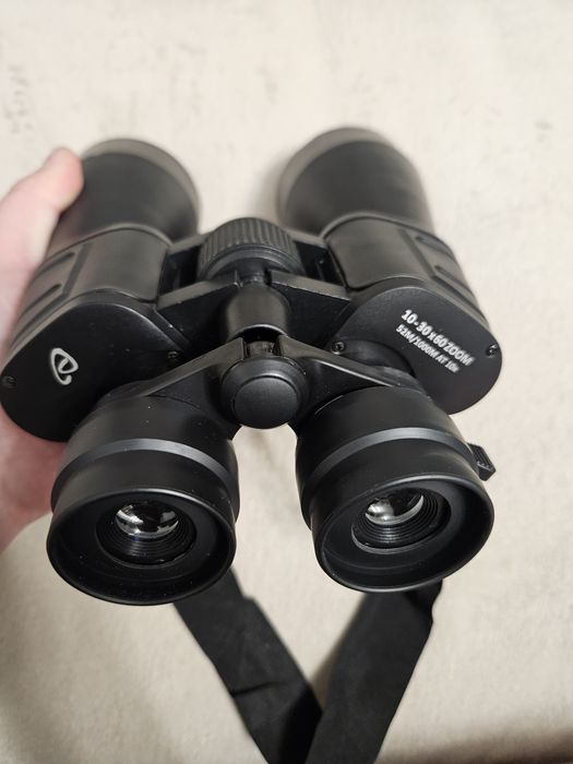 Binoclu 10-30 x 60 zoom A