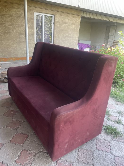 Диваны бордовые требует химчистку 8 штук