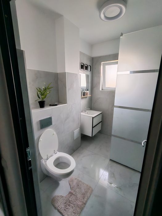 Se oferă spre închiriere apartament cu 2 camere in Dej.