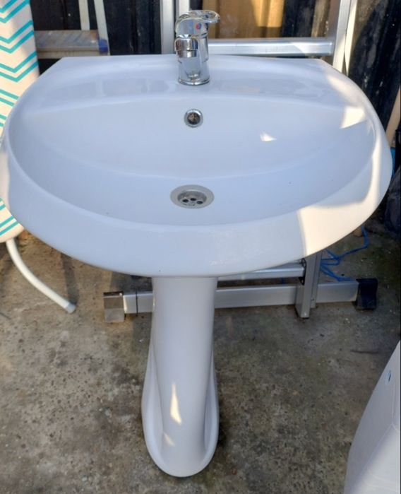 Chiuveta completa cu picior