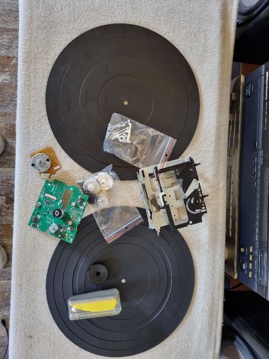 Pachet 2 buc Slipmat pickup, platane, componente minidisc Sony, etc