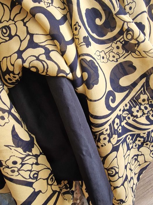 Рокля жълто/черно V деколте размер М