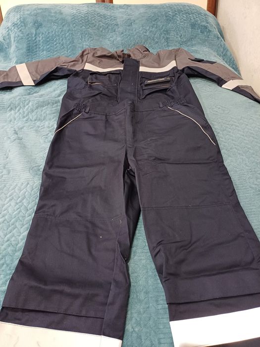 Продам спецодежда.