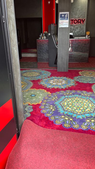 Монтаж на ролков мокет, мокетени плочи, ПВЦ настилка и балатуми