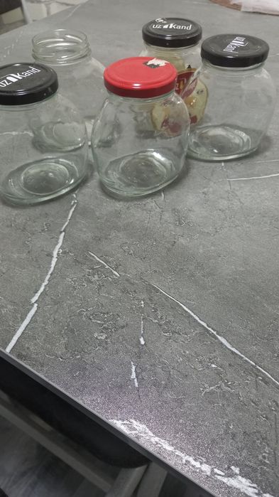 Стеклянные банки.