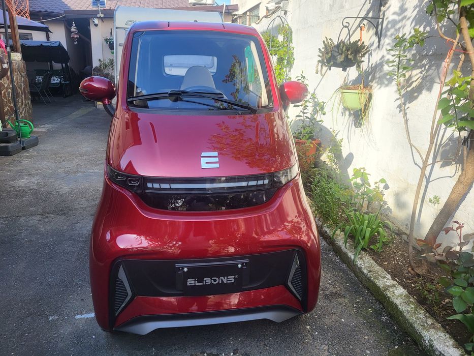 Mașină electrică. Nu necesită permis! 
- Se încarcă la priză normală (220V)
- Dimensiuni compacte – perfectă pentru t