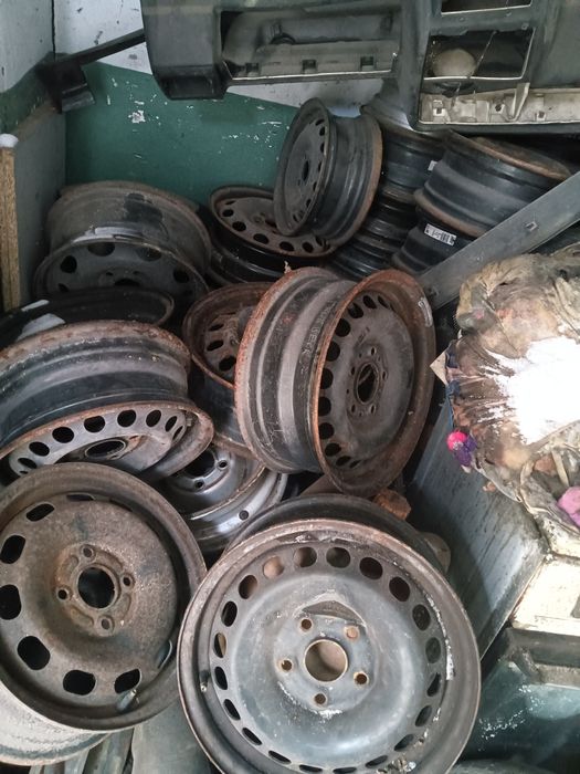 Продам диски разные .все 50 дисков 14.15.