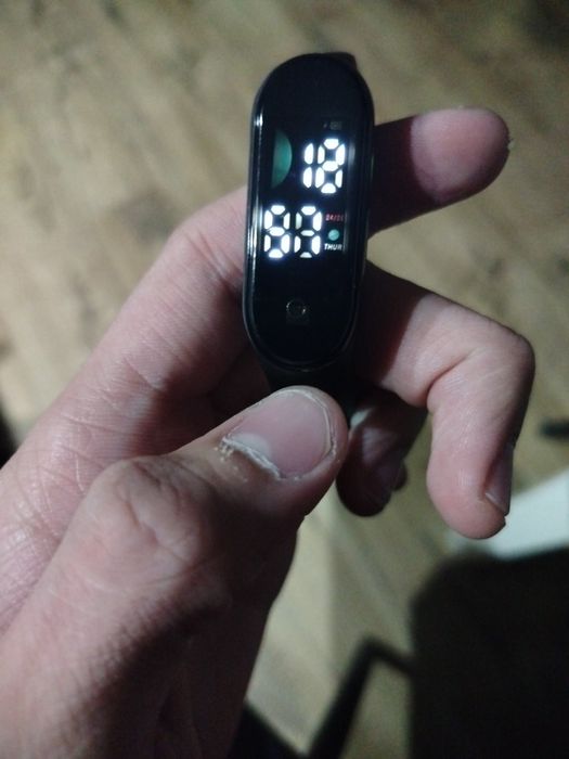Продам фитнес-браслет M4