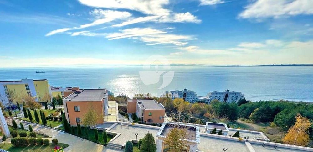 Тристаен апартамент с ГЛЕДКА МОРЕ и ПЛАНИНА в Сий Форт, гр. Свети Влас