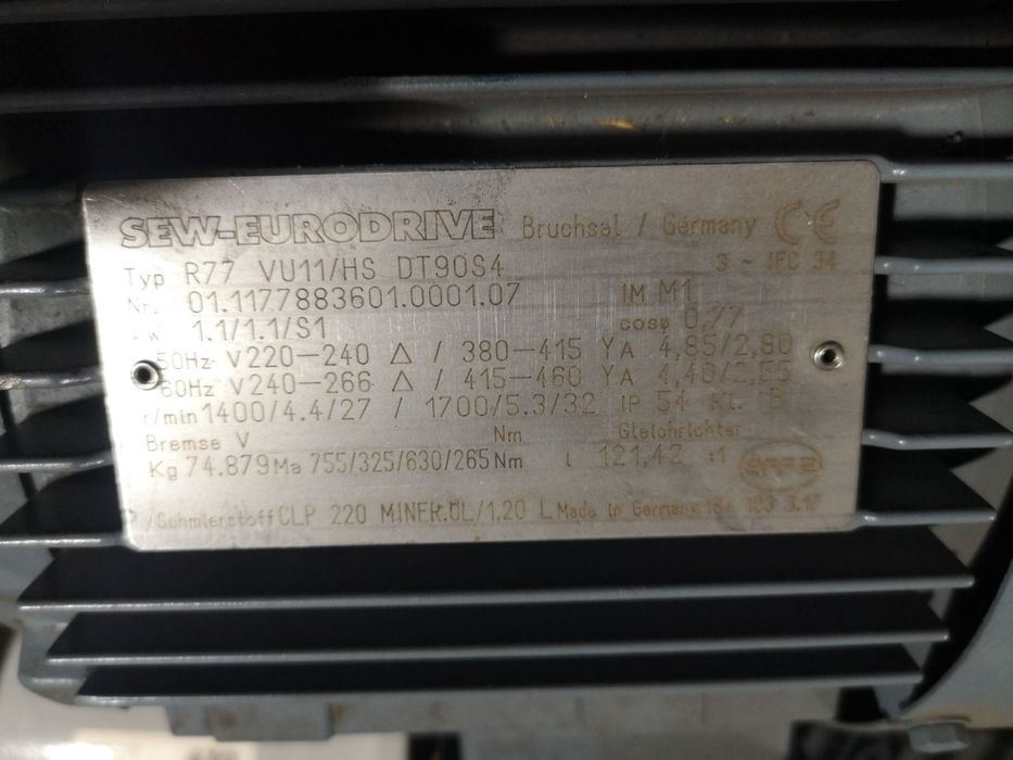 Motor electric trifazat SEW cu reductor și variator de turatie, 1.1kW,