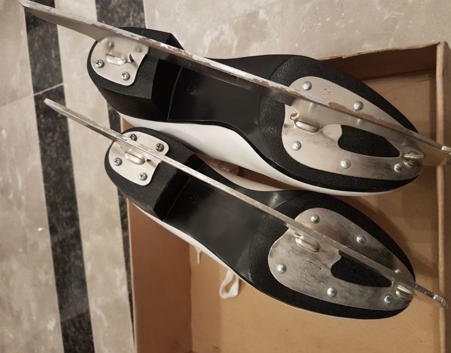 Коньки новые 39,40