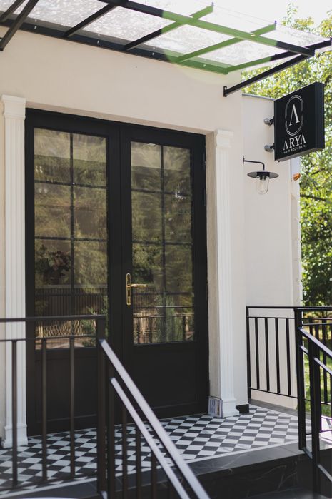 Salon Arya.hair.body.skin angajeaza Hairstylist