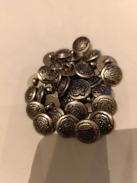 Ципове и копчета от затворено шивашко ателие