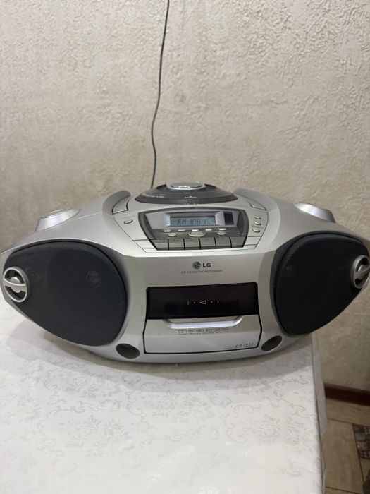 Бумбокс (LG CD -372)