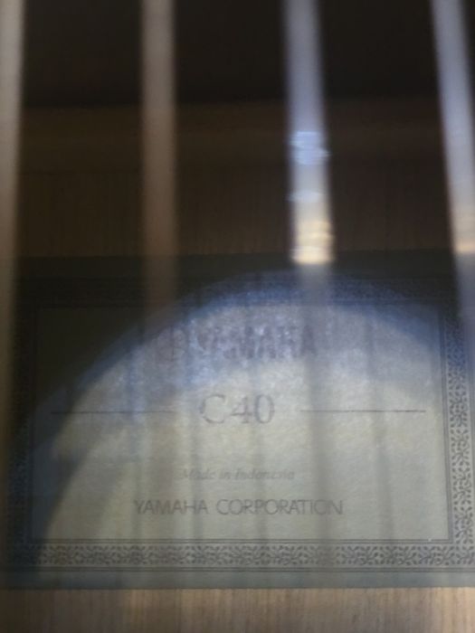 Продам гитару Yamaha c40