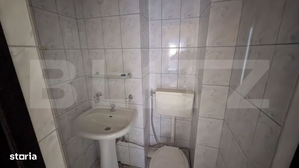 Apartament cu 2 camere, decomandat, 55 mp, 2 bai, zona Cetate